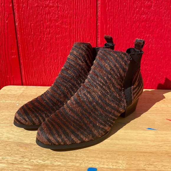 Cato Tiger Stripe Fur Ankle Bootie - Picture 2 of 6